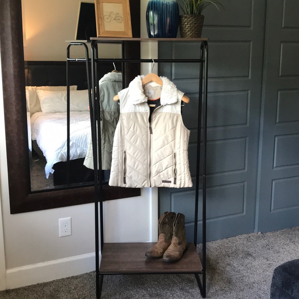 G.H. Bass puffer vest size Large fur collar